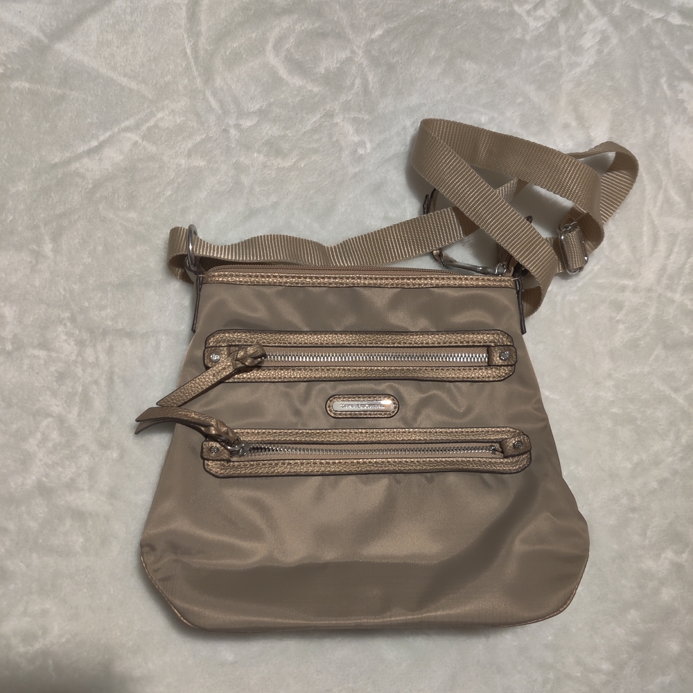 Elegant Tan Crossbody Bag, Excellent Condition.